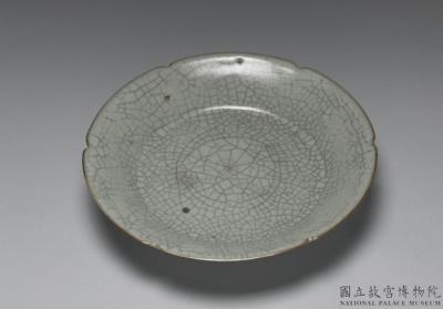 图片[3]-Dish with hibiscus-shaped rim in celadon glaze, Ge ware, Southern Song to Yuan dynasty-China Archive